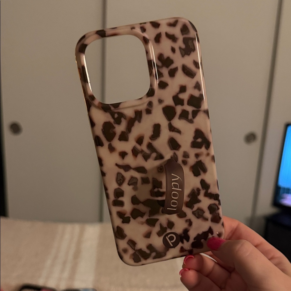 Loopy LEFTY iPhone 15 Pro Max Phone Cover